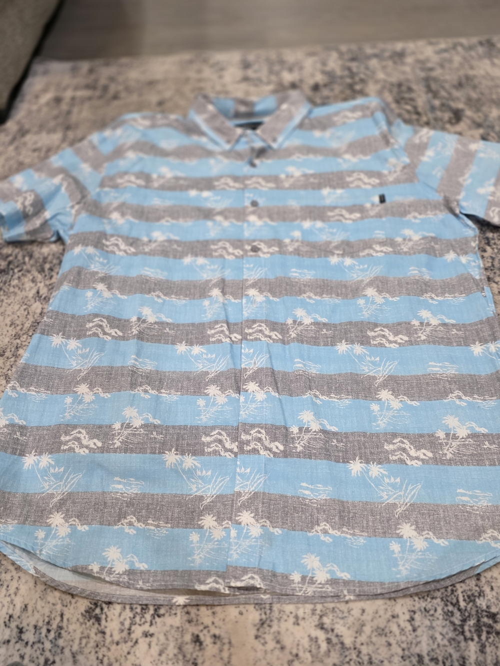 Men's Short-Sleeve Casual Button-Down Shirt in Light Blue and Gray
